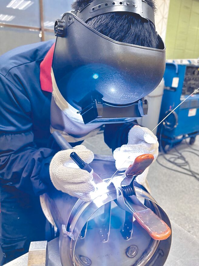 技术士证就业奖励政策推动1年半以来成效颇差，只有不到100人领到。（花莲县政府提供）