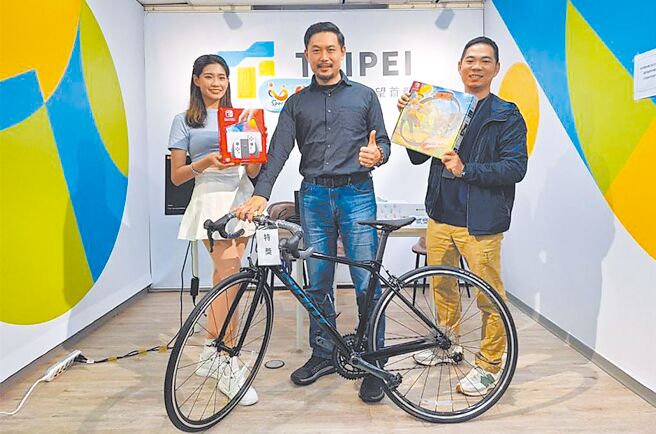 北市推出「U-Sport台北樂運動計畫」，近期因各場館U幣轉換成悠遊卡儲值金的每日額度限制5萬元引發民怨，體育局回應，已將加值額度調高。（本報資料照片）