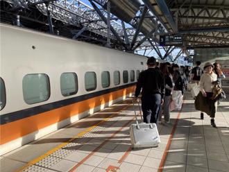 高鐵出現「超巨行李」堵死門！震驚全網 高鐵回應了