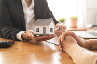 65歲婦月領5萬 租房慘被拒！網教1招：可以過很爽