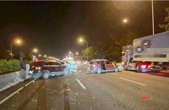 国一深夜连环撞车祸 疑爆胎引发连锁效应