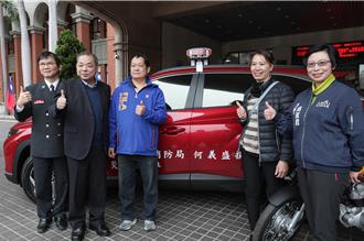 追隨父親行善腳步 餐廳負責人捐消防救災車、勤務機車