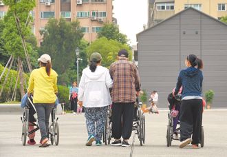 80歲以上聘外籍看護免評巴氏量表 民團曝隱憂：引發搶工潮