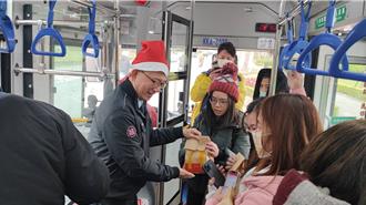 机捷循环公车载客量增加2成 A7站发早餐鼓励节能减碳