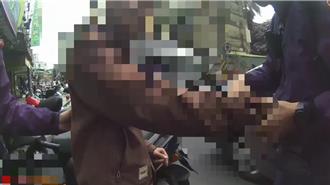 蘆洲男路邊見人就打！　疑思覺失調失控警方依法裁處