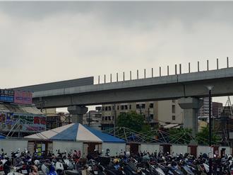 高架捷運鄰近住宅噪音惹民怨 高捷岡山延伸段隔音牆完工