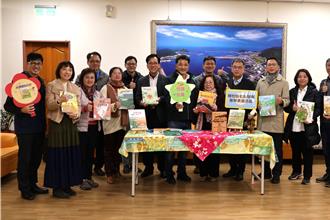 宜蘭馬賽女兒賴怡諳捐贈160萬元叢書 蘇澳鎮公所表揚善舉