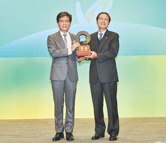 菁業獎最讚 中信銀大滿貫二連霸