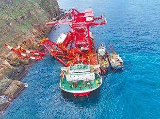 浪高抽油受阻 鈺洲啟航恐在台過年