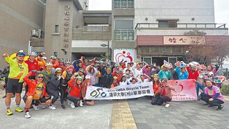 台東 逢甲EMBA單車環島 捐年菜助弱勢