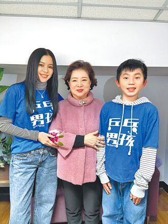 陳淑芳徐若瑄三代同堂邀弱勢童賞《乒乓男孩》