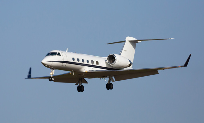 美国一名前NASA太空人今年8月驾驶私人飞机时，在高空中遇到2颗神秘金属球从旁边呼啸而过。（示意图：Shutterstock／达志）