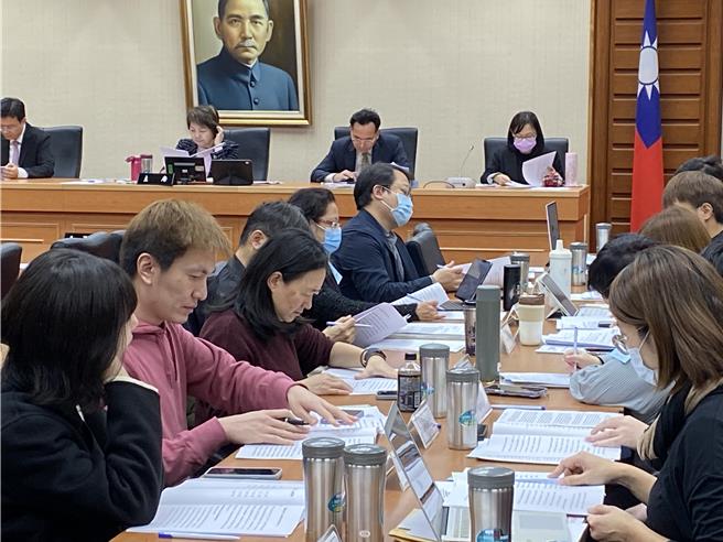 立法院教文会今天举办「因应数位时代，启动性别平等教育2.0」公听会，邀请学者专家集思广益。（林志成摄）