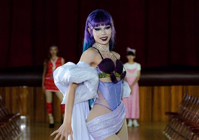 台湾最年轻变装皇后Makeila压轴现身《成仁高中侦探社》。（小公视提供）