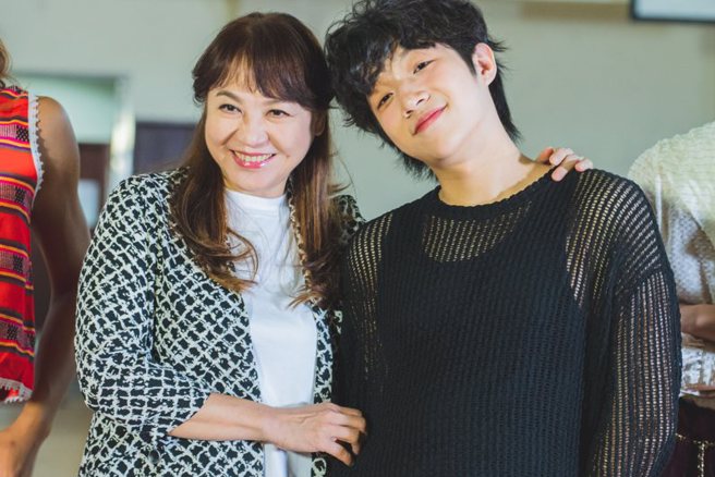 杨洁玫(左)在剧中与儿子和解。（图／小公视提供）