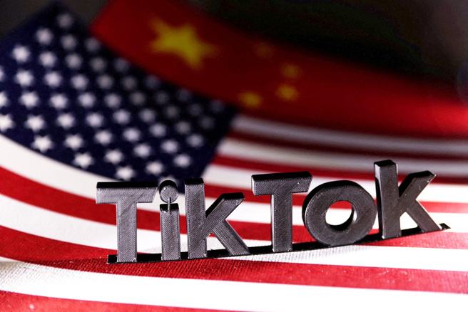 由于透过TikTok获得许多年轻人支持，美国准总统川普22日称，或许应该让TikTok再「保留一段时间」。（路透社）