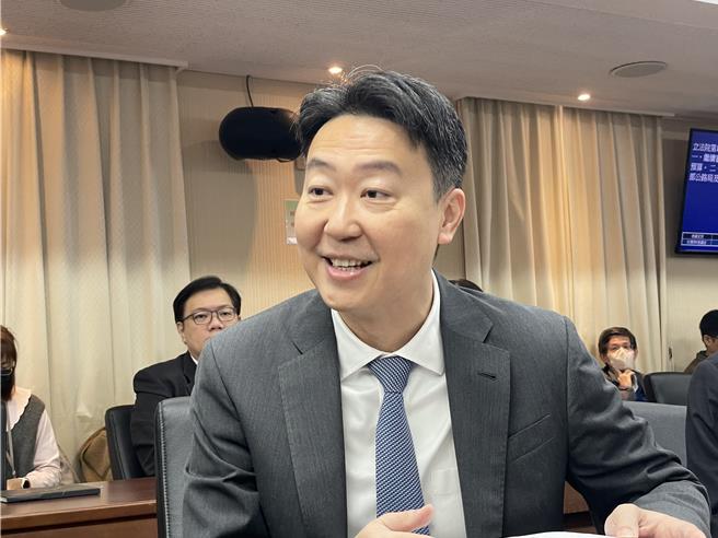 交通部长陈世凯23日出席立法院交通委员会。（蔡明亘摄）