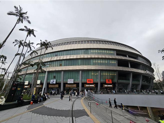 大巨蛋带动东区商圈，却有房东趁势涨租金。（记者谢佳君／摄影）