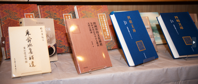 《朱舜水集》歷时六年编纂完成，全面收录中日两国现存史料与相关研究，是台湾首部完整的朱舜水着作集，具有重要学术价值。(照片/文化大学提供)