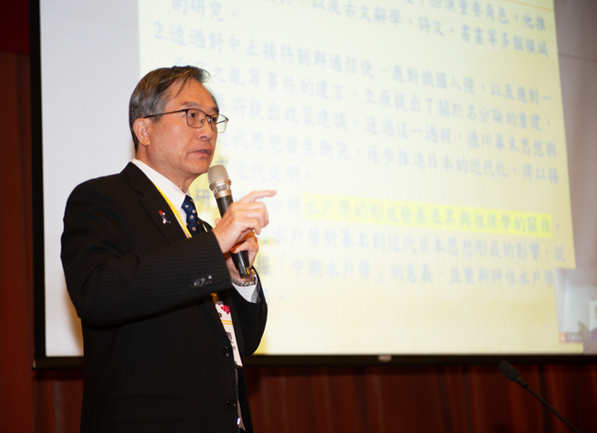 徐兴庆教授深入浅出介绍朱舜水与近代中日人物故事，包括走访日本博物馆、图书馆等地，考究严谨，更显该着作具深厚学术价值。(照片/文化大学提供)