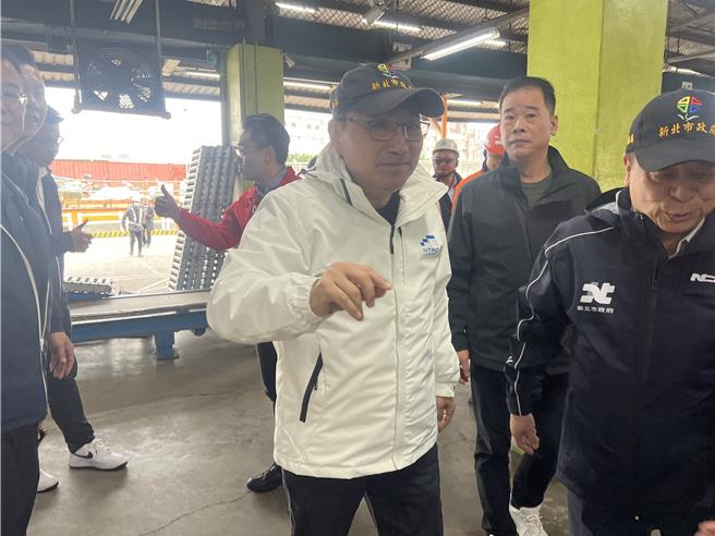 对于行政院长卓荣泰称财划法修正会让国库空虚，天灾来时地方要自己想办法，侯友宜表示中央地方一定是并肩作战的。（吕健豪摄）