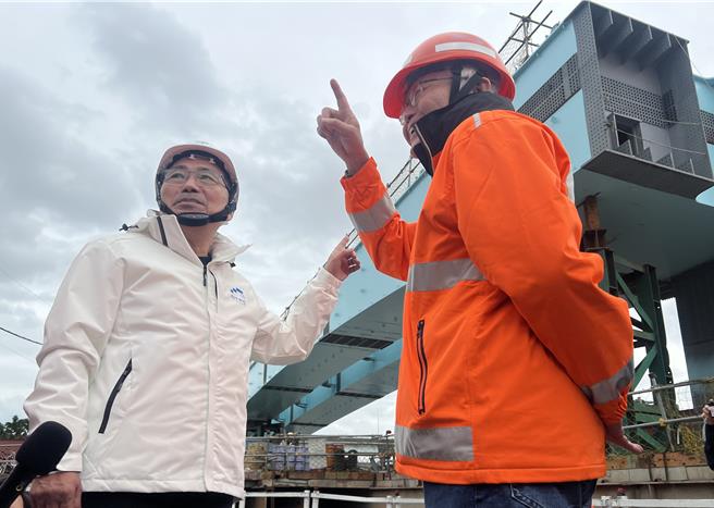 新北市长侯友宜今前往视察五股交流道增设北入北出匝道改善工程进度。（吕健豪摄）
