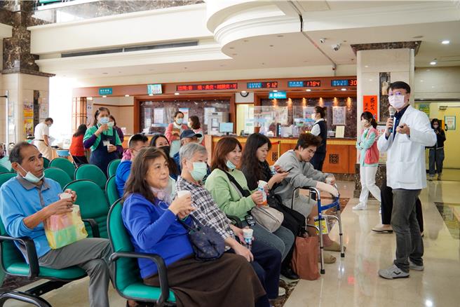 桃园市杨梅天成医院中医科特别推出「中医体质解析」及「三九贴疗法」，协助民眾了解自身体质并提供适合的养生建议。（杨梅天成医院提供／吕筱蝉桃园传真）