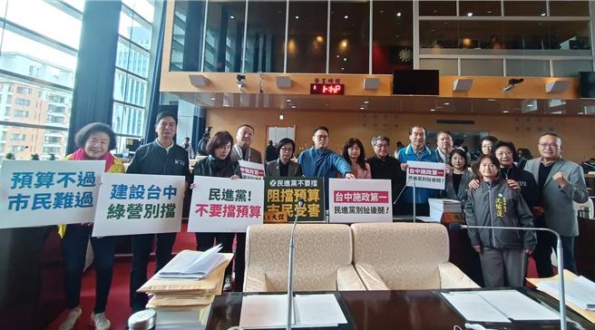 台中市议会国民党团书记长黄馨慧表示，《财划法》通过后，台中财政预算每年可增加262亿元，概念就是可以每年盖1个大巨蛋外加1座绿美图。（陈淑娥摄）