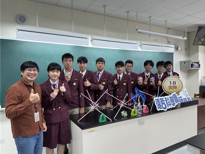 高雄中山工商参加第30届远哲科学趣味竞赛，勇夺1金、2铜佳绩。（中山工商提供／纪爰高雄传真）