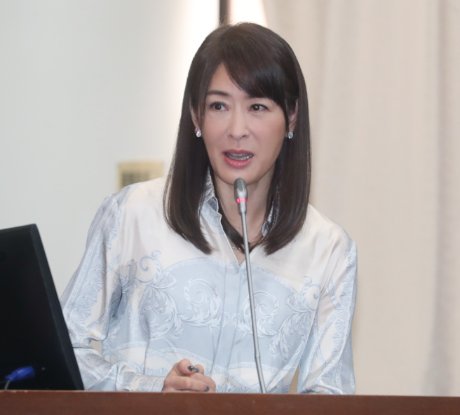 诈骗集团以台北101设址，董座贾永婕遭询问查核机制。（图／陈君玮摄影）