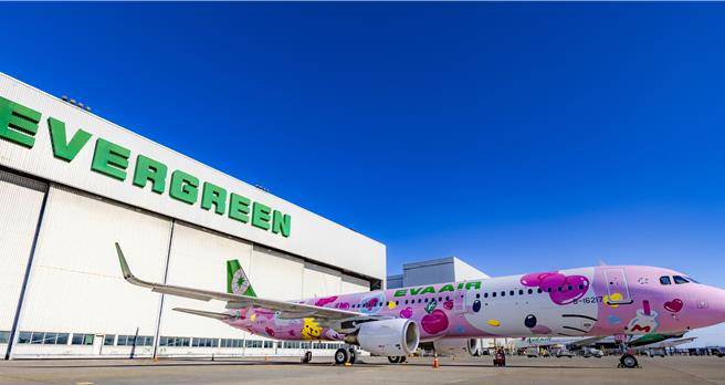 长荣航空日前全新亮相的Hello Kitty「粉萌机」好评不断。（长荣航空提供／蔡明亘台北传真）