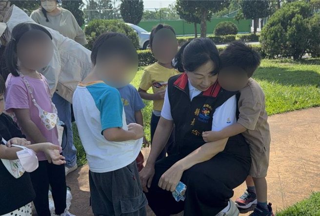 行政院日前宣布「班班喝鲜乳」政策将于下学期停办，花莲县长徐榛蔚今天提出3项建议，建请中央延续实施。（花莲县政府提供／罗亦晽花莲传真）