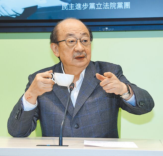 民进党团总召柯建铭22日针对《选罢法》三法案强调，过年前想一想，无急着处理必要。（刘宗龙摄）