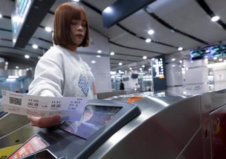 春节疏运车票12／26凌晨开抢 双铁加开逾600班次