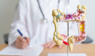 15歲少年一直腹脹 就醫竟大腸癌4期  醫揭6警訊