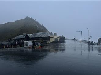 上合歡山追雪注意！周邊路面結冰 加掛雪鏈才准通行 