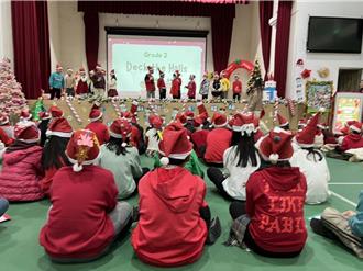 金門「將軍國小」聖誕派對 沉浸英語學習感受節日樂趣