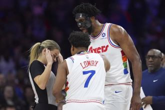 NBA》费城大混乱 恩比德怒呛女裁判、连吞2T被驱逐