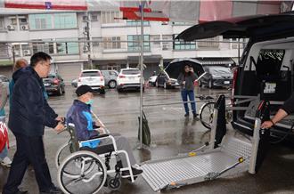 台南溪北17區「區區有小黃」今達成 無障礙新車亮相