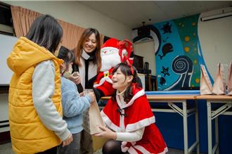 睽違5個月  高虹安平安夜發文  穿上聖誕裝做1事