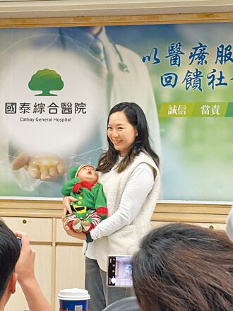 台湾首例 双胞胎隔111天出生