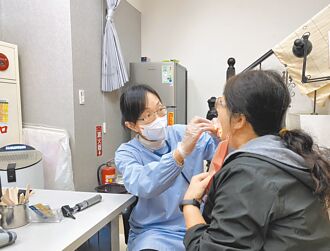 台中單周1.2萬人感冒 醫護離職潮