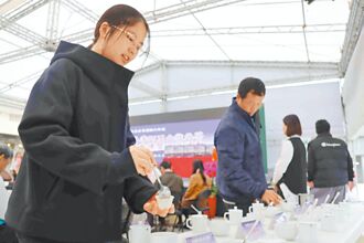 梅山茶農蟬聯阿里山冬茶狀元