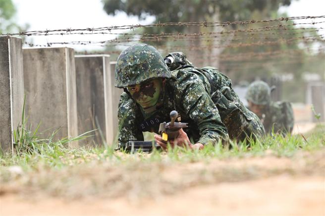 国军今年恢復1年期义务役，统计至11月止，已完训17梯次、5277位役男，鑑测合格率达到98.3%。（本报资料照片）