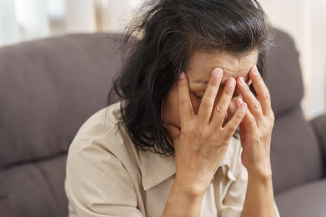 一位70多岁老太太被诈骗集团骗到拿房子去抵押借钱，让律师不忍告诉她真相。（示意图：shutterstock／达志）