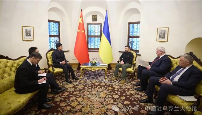 即时╱陆新任驻乌克兰大使马升琨递交国书泽伦斯基盼进一步加强各方合作。（大陆驻乌克兰大使馆微信公眾号）