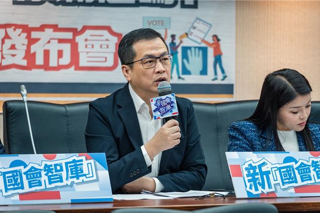 國民黨立委羅智強（左）。（羅智強辦公室提供）