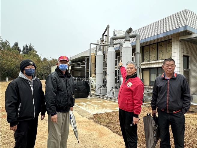 负责执行全金门污泥乾燥作业的金沙荣湖水资源回收中心，因加热过程中会产生恶臭飘向四方，附近居民深受其苦，集体向媒体投诉。(于家麒摄)