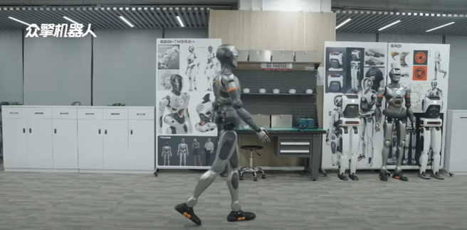 眾擎機器人SE01以步態自然、接近人類行走方式而聞名。（圖／眾擎提供）
