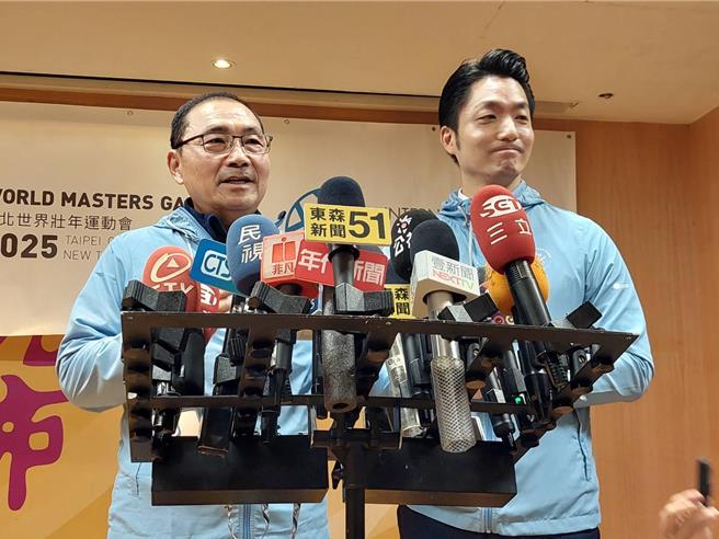 立法院20日通过《财政收支划分法》，高雄市长陈其迈形容是「劫富济贫」，新北市长侯友宜（左）、台北市长蒋万安24日出席双北世界壮年运动会组织委员会第八次委员会议前受访。（陈慰慈摄）